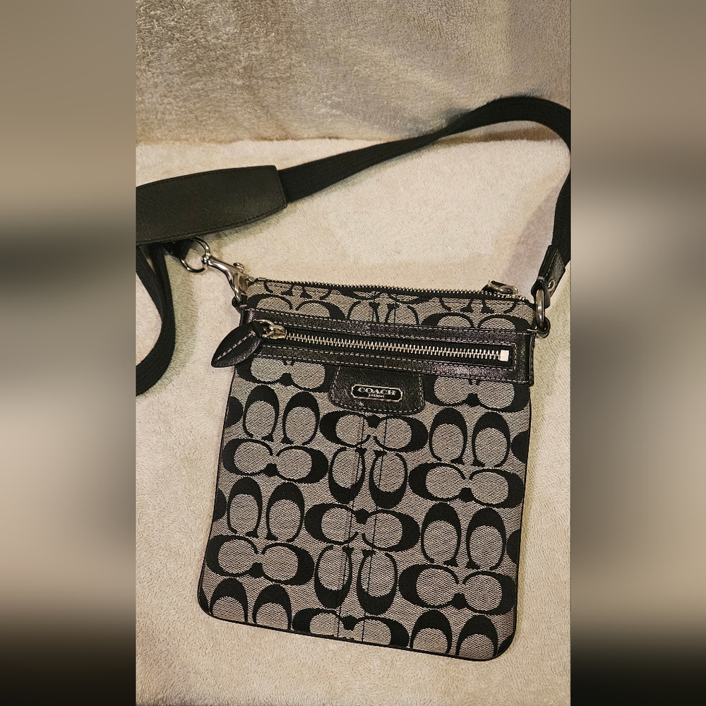 COACH PENELOPE CROSS BODY BAG